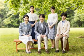 2021年の秋篠宮ご一家。仲がよろしいようにも見えるが……（宮内庁提供写真）