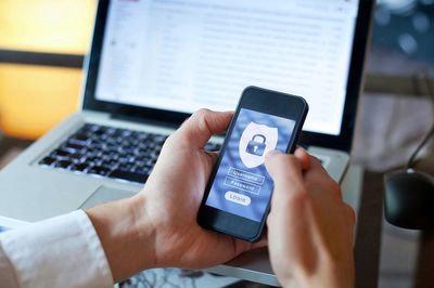 スマホを落とした時の「2つのリスク」が怖すぎる！盗まれる個人情報の使い道