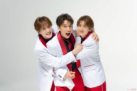 『SHOW-WA』左から向山毅、山本佳志、寺田真二郎　撮影/伊藤和幸　ヘアメイク/小園ゆかり、小野紗友美　スタイリスト/鈴江英夫（H）