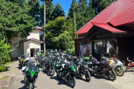 宮司も大のバイク好きで有名。社務所は全国から集うライダーの憩いの場に