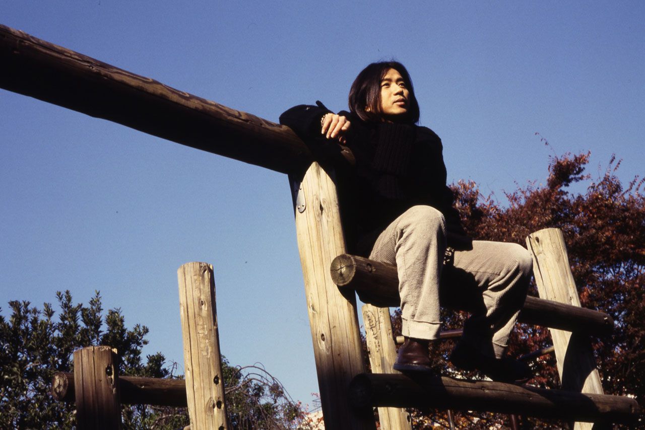 2001年、藤井フミヤの21枚目のシングル『ALL THIS LOVE』インタビューでの撮り下ろしカット　撮影／石黒美穂子　写真協力／エムオン・エンタテインメント