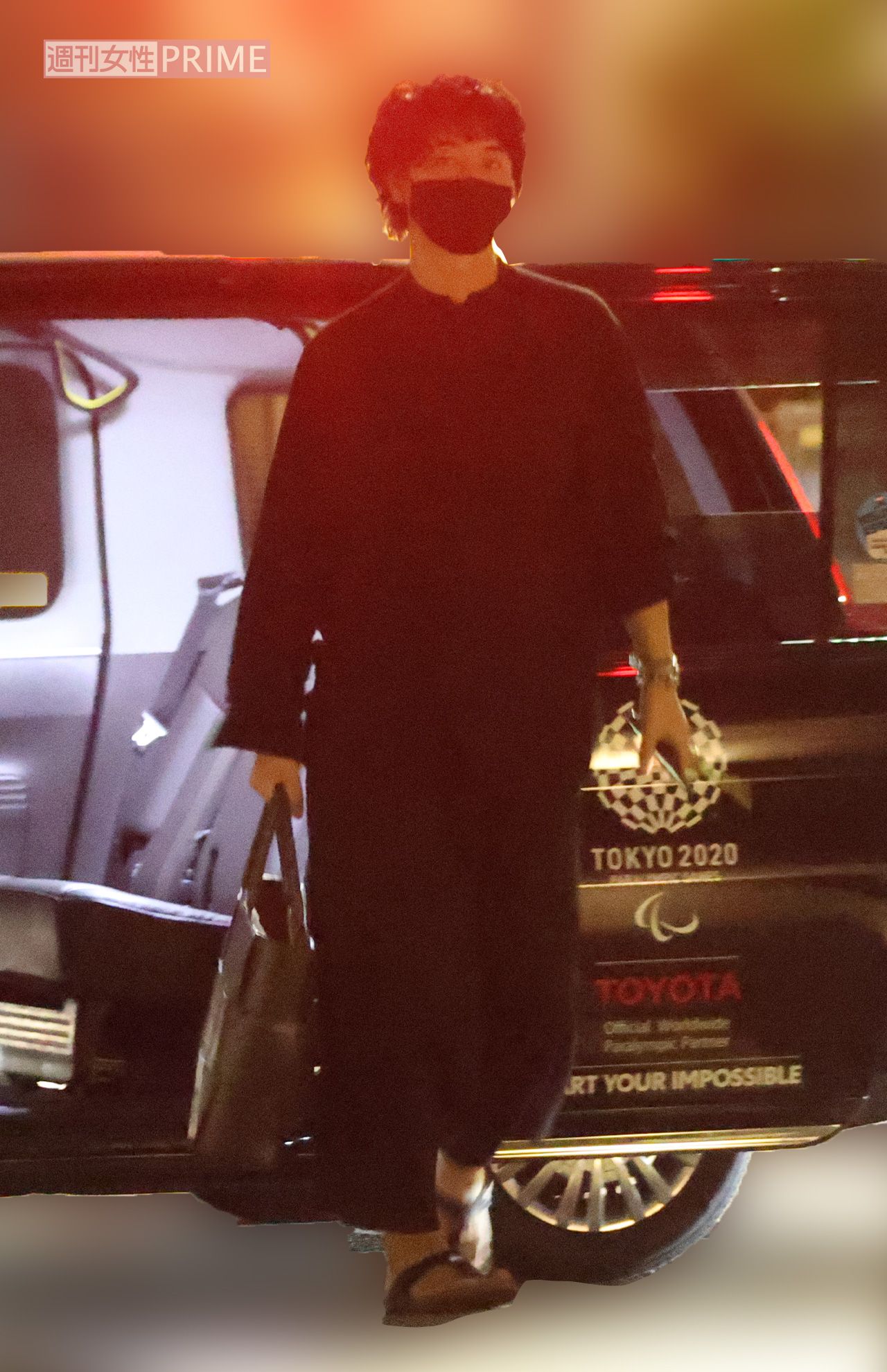 2021年、黒づくめの独特なファッションの斎藤工を目撃