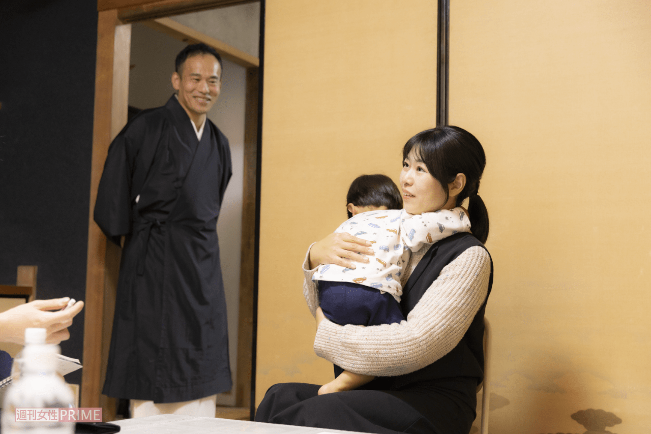 妻の綾香さんと長男（撮影／矢島泰輔）