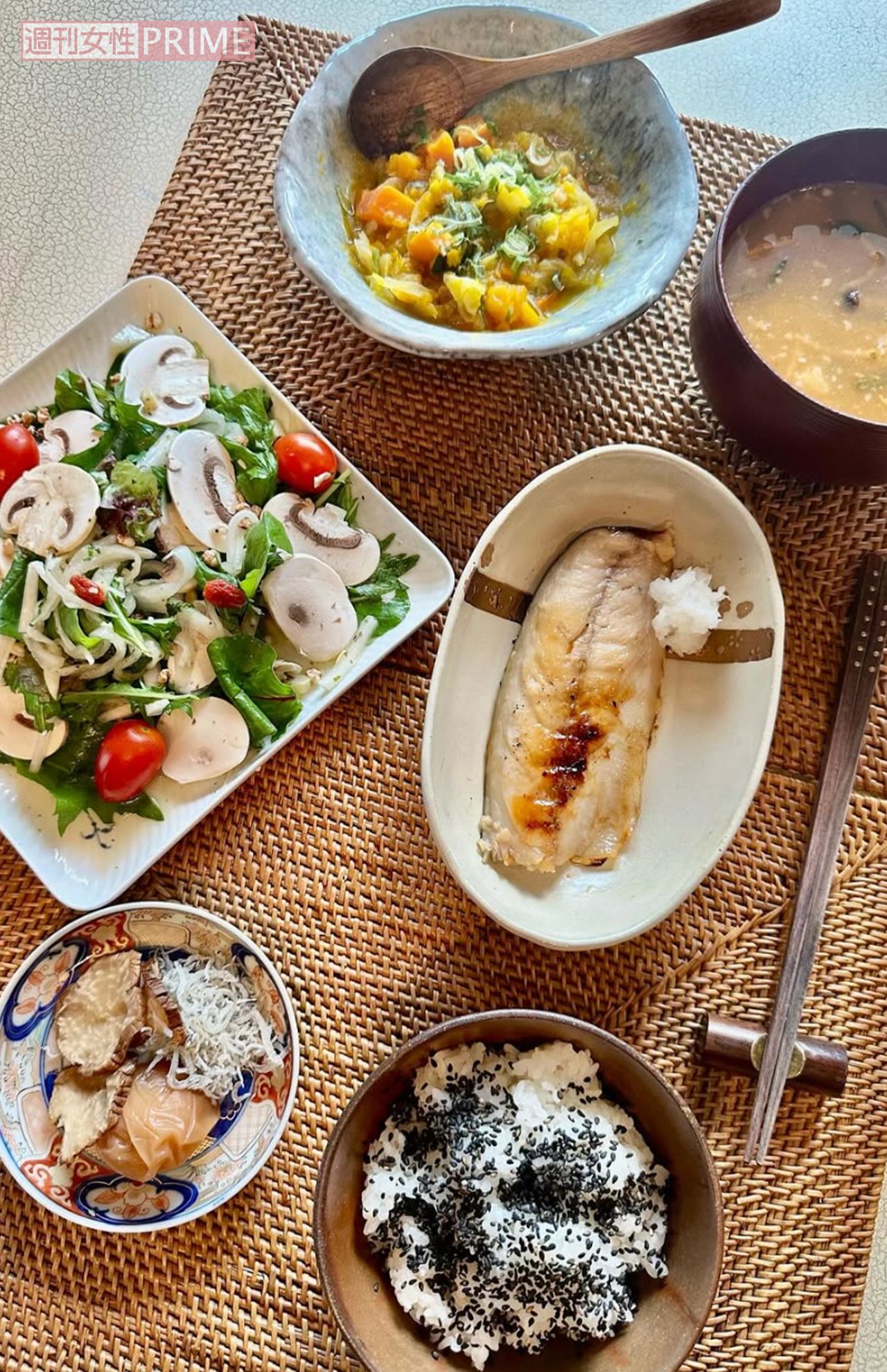 「以前の私からは想像もつかないけど、やはり人間の身体は食べたものでつくられるから日々のお食事は大事だな〜と、いまさら……」　撮影／紫吹淳