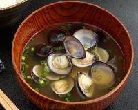 肥満予防に効果的な食事は、朝のしじみやあさりの味噌汁