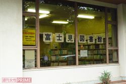 栄治さんは自宅から約200メートルの図書館に足しげく通い、2～3冊まとめて借りていた