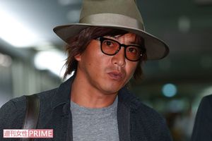 解散発表後、家族とのハワイ旅行から帰国した木村(8月22日)