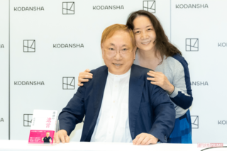 『高須の遺言』出版記者会見にて。西原さんも駆けつけた