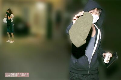 2014年、交際を直撃されてMさん（左）を必死に守った森田剛