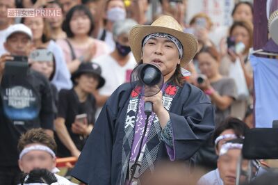 2025年9月28日、法被を着て来場者の前に姿を現した真矢は、拡声器を使って「必ず復帰します」と力強く宣言