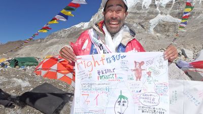 “自殺も考えた”懸賞生活のなすびがエベレストに登頂するまで
