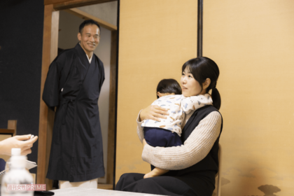 妻の綾香さんと長男（撮影／矢島泰輔）