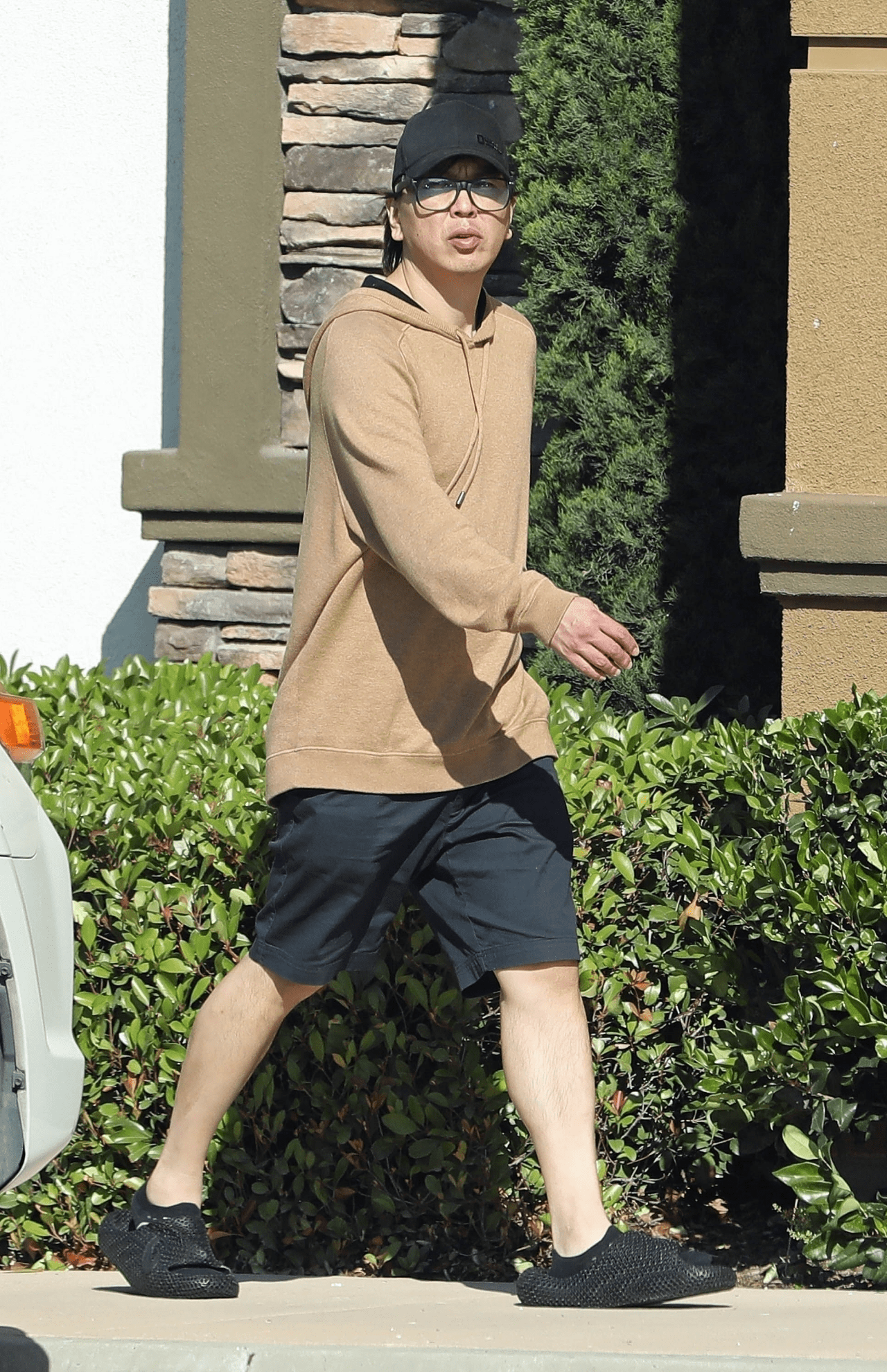 ロサンゼルスで買い物をしていた水原一平被告（写真:Backgrid/アフロ）