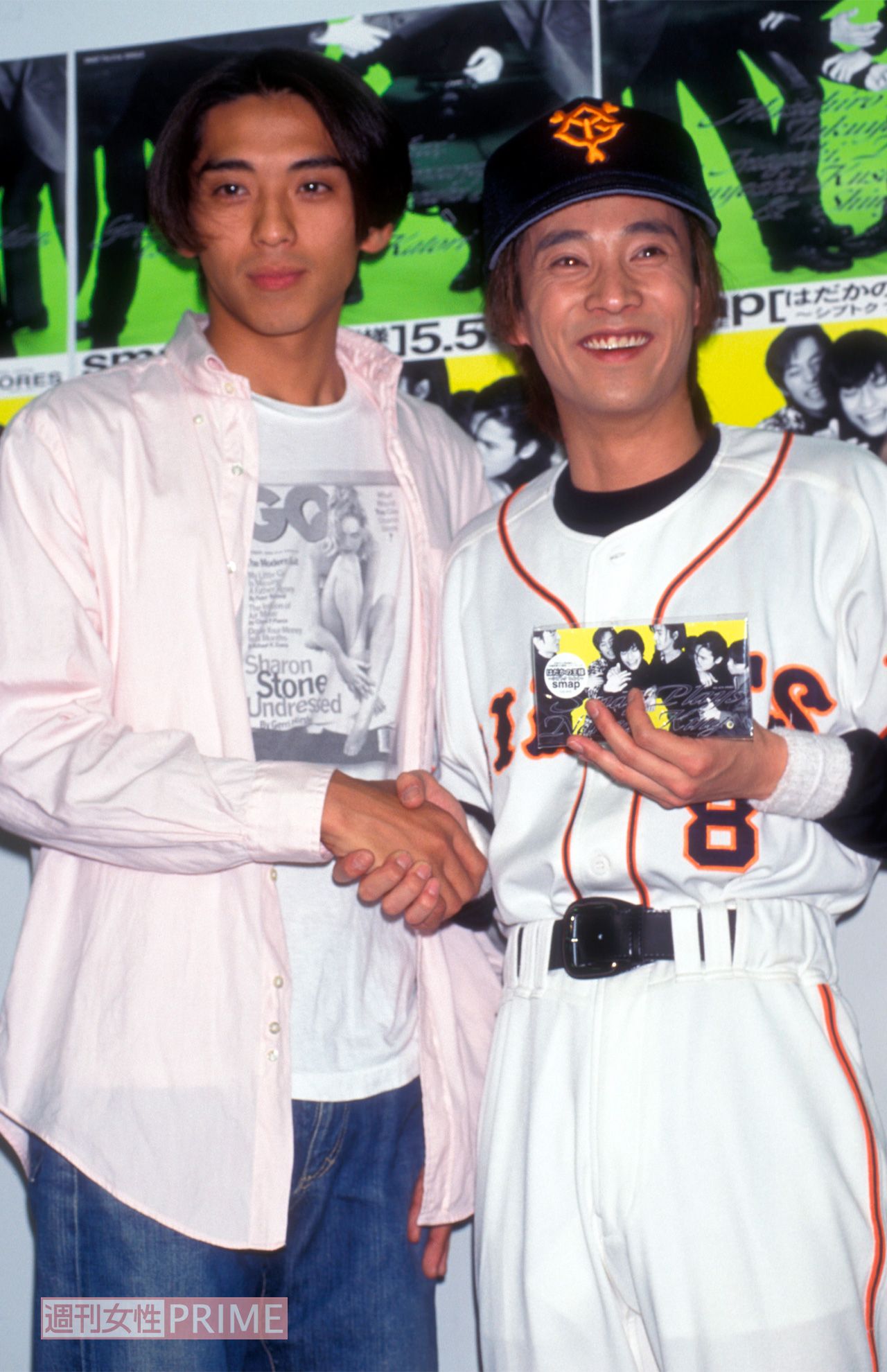 1996年5月、森且行の脱退会見にジャイアンツユニ着用で出席た中居正広