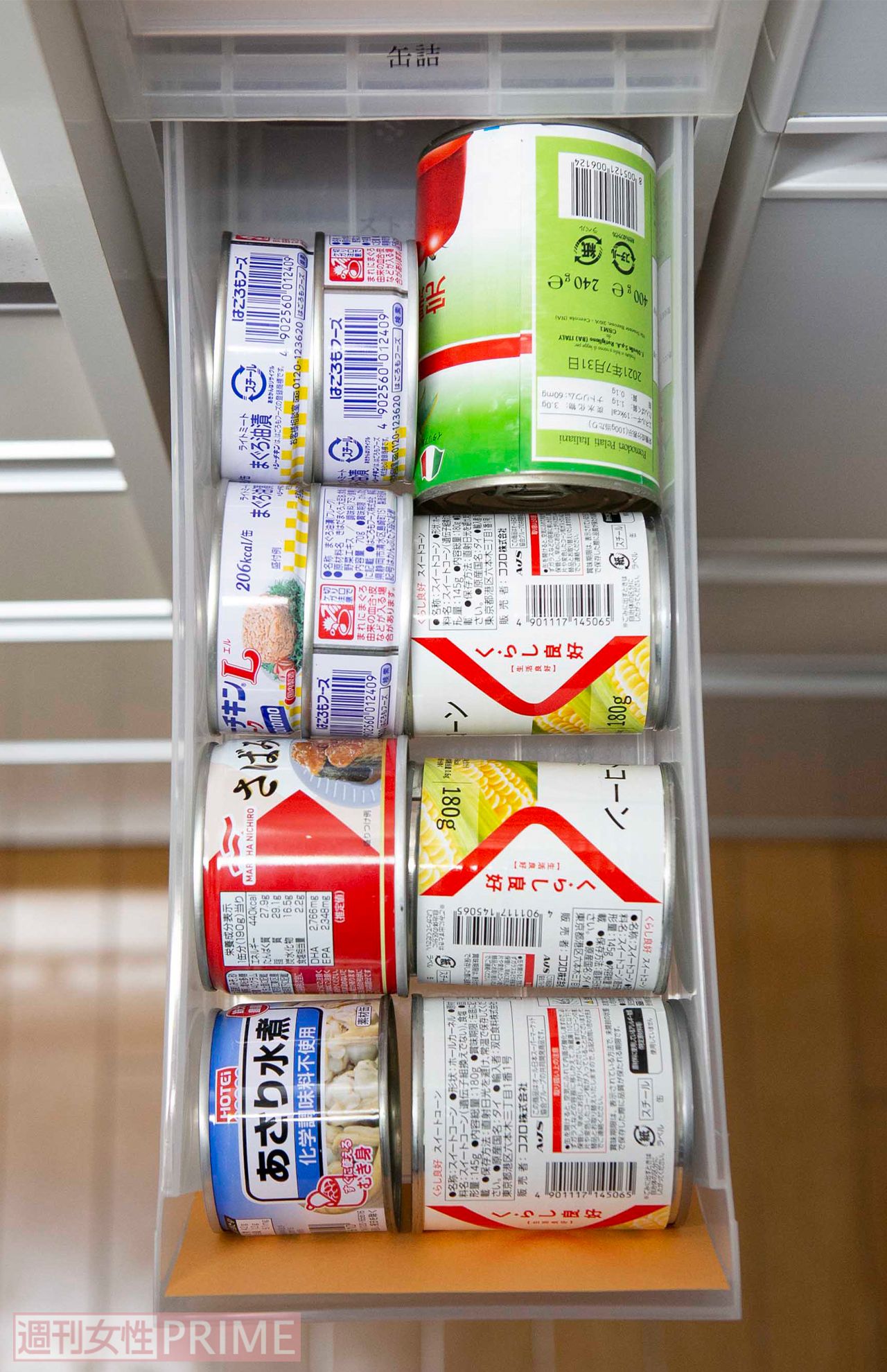 引き出しごとにラベリング分けをしている。缶詰や細長い乾麺類は浅い引き出しのほうが見やすい。スープ類は箱から出し、レトルト食品は立てて収納。賞味期限は上から見えるところに書いておくと安心だ　撮影／伊藤和幸