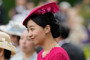 佳子さま、思い出の「いちごワンピ」を“大人リメイク”…園遊会でみせた“進化する”サステナブル・ファッション