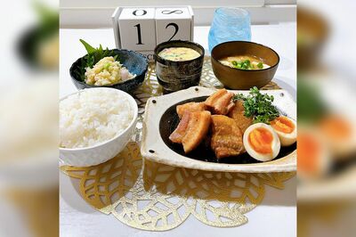 豚の角煮や茶わん蒸しなど、美味しそうな手料理が並ぶ、りささん宅の食卓