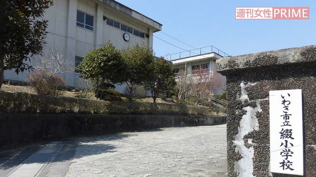 柏原選手の通っていた小学校。学校までは坂道になっており、よく走って上っていたという