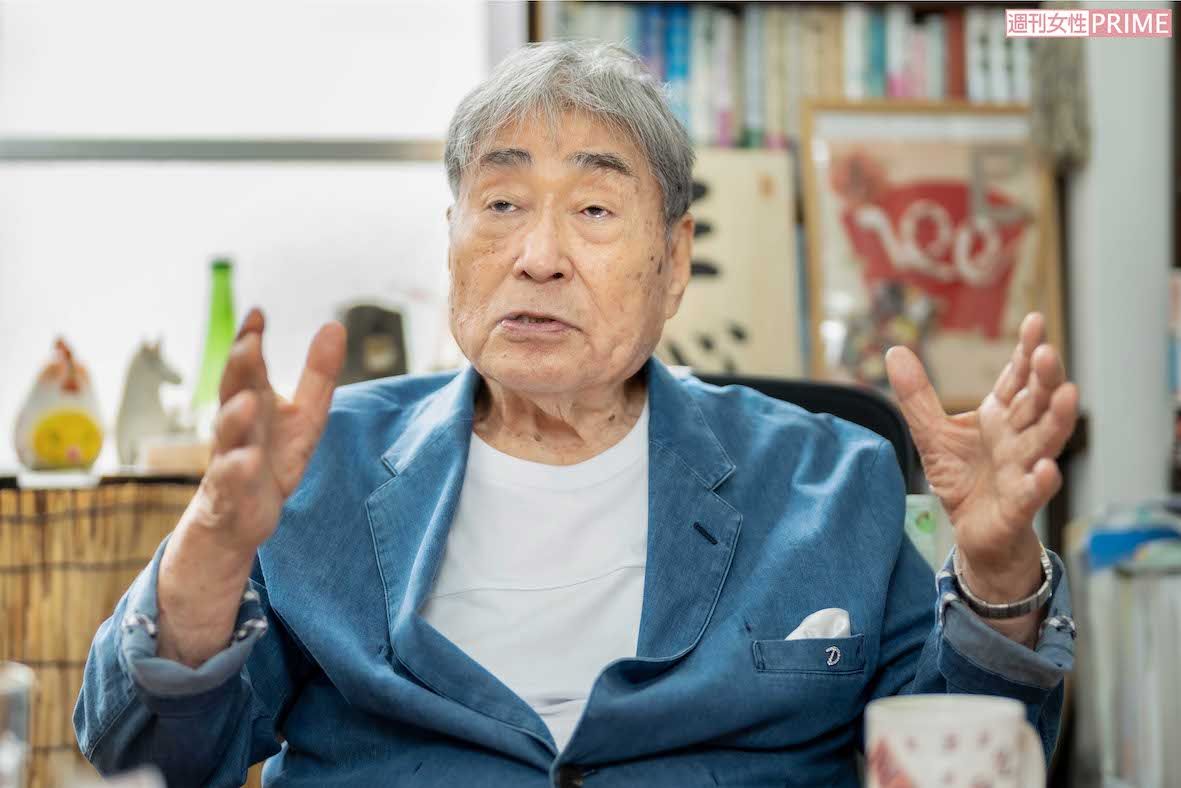 どくまむし・さんだゆう　1936年3月31日生まれ。東京市荏原区中延（現：東京都品川区中延）で育つ。『毒蝮三太夫のミュージックプレゼント』（TBSラジオ）を生放送で担当。