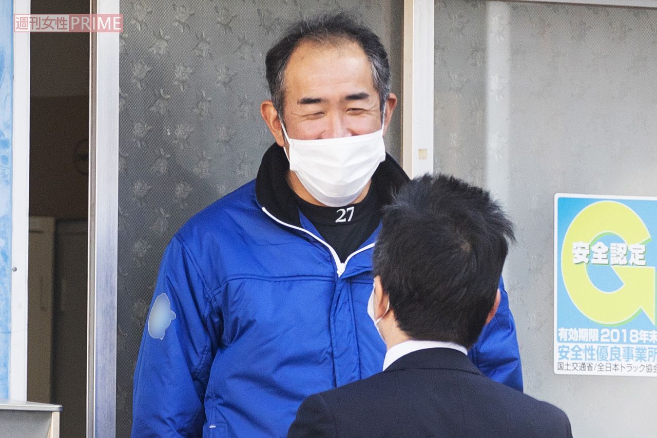 運送会社で働く門倉健氏、「27」が入った巨人時代のシャツを着ていた