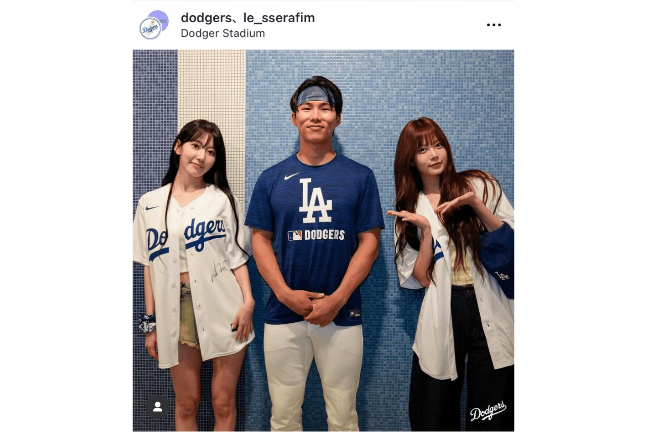 韓国出身のドジャース・キムヘソンと記念撮影をする宮脇とウンチェ（ドジャース公式インスタグラムより）