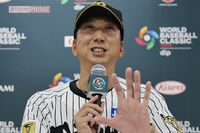 阪神タイガース・高橋遥人の「指ペロ」癖に、巨人ファンが“反則投球”を指摘も「巨人だけ言う」岡田彰布顧問は“難癖”と一蹴