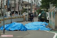 〈大阪北部地震〉ブロック塀の下敷きになった少女、棺の中で母と祖母の服に包まれて