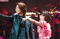 氷川きよし、水森かおりらと超ノリノリ!フリー撮影タイムでは極上の「神対応」