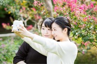 眞子さま、お誕生日写真が“結婚支持派”佳子さまとのツーショットになった理由