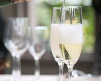 シャンパンとスパークリングワインって同じじゃないの？