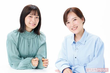 （写真右から）深川麻衣、大木亜希子　撮影／渡邉智裕　【深川】ヘアメイク／花村枝美（MARVEE）　スタイリスト／原未來　ワンピース／crinklecrinklecrinkle（レザボア）　リング、イヤカフ／Jouete（ジュエッテ）【大木】ヘアメイク／田村直子（GiGGLE）
