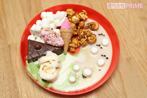 ピンクのソフトクリームが乙女心をそそる、キュートなプレート！