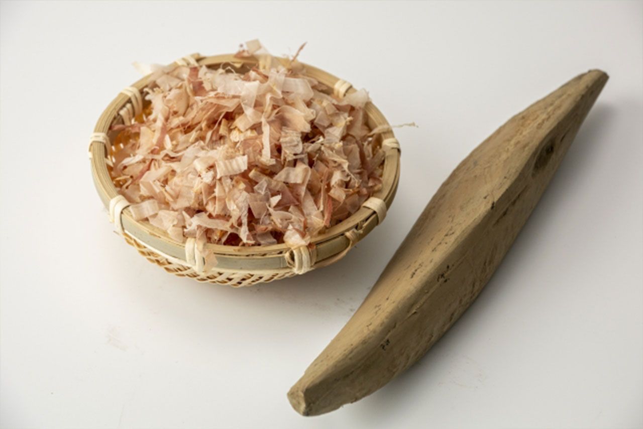 熱中症の予防になるタンパク質が多く含まれる『かつお節（加工品）』。100グラムあたり77.1グラムのタンパク質量（出典は文部科学省「食品成分データベース」）