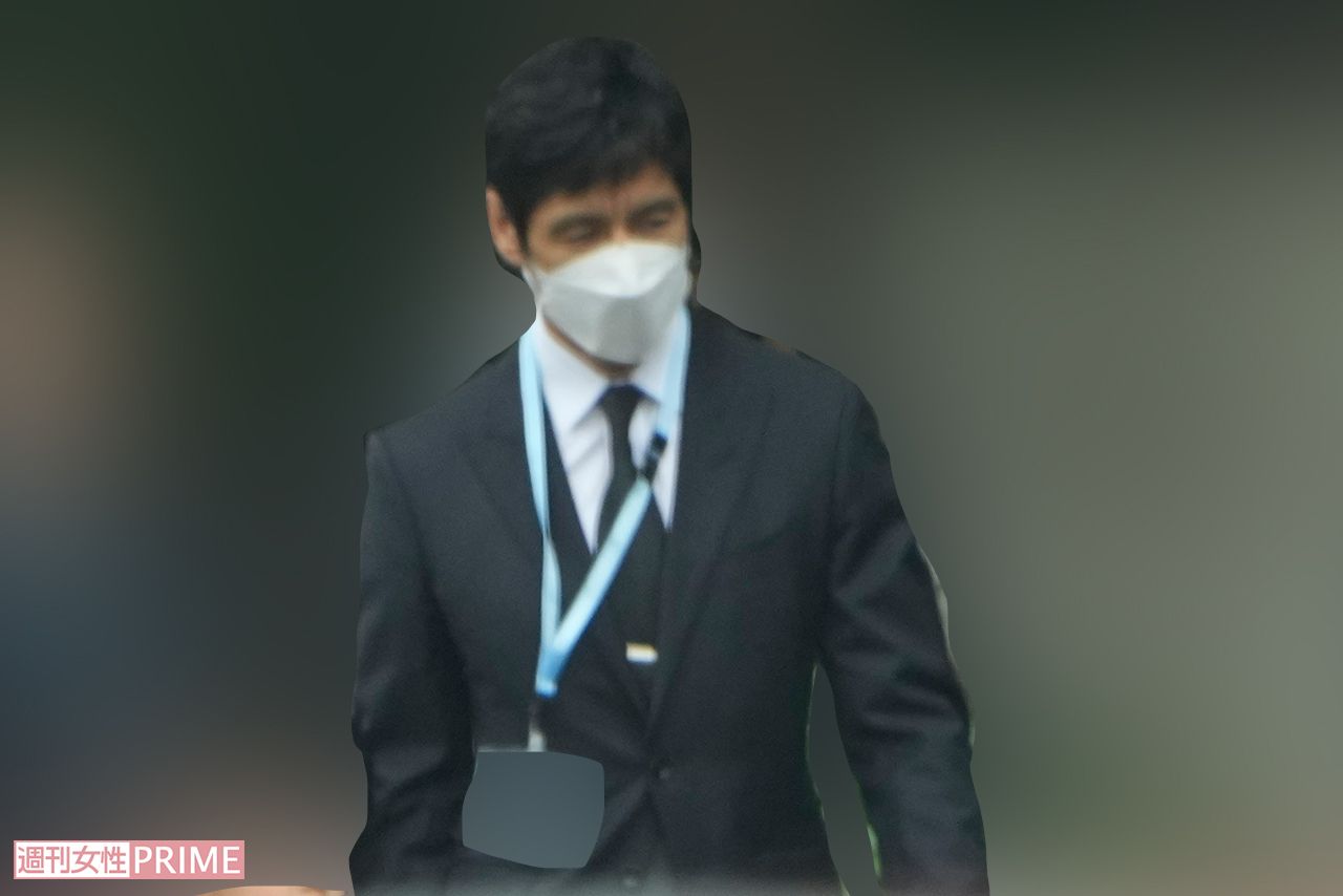 名門私立小学校の入学式にやってきた西島秀俊