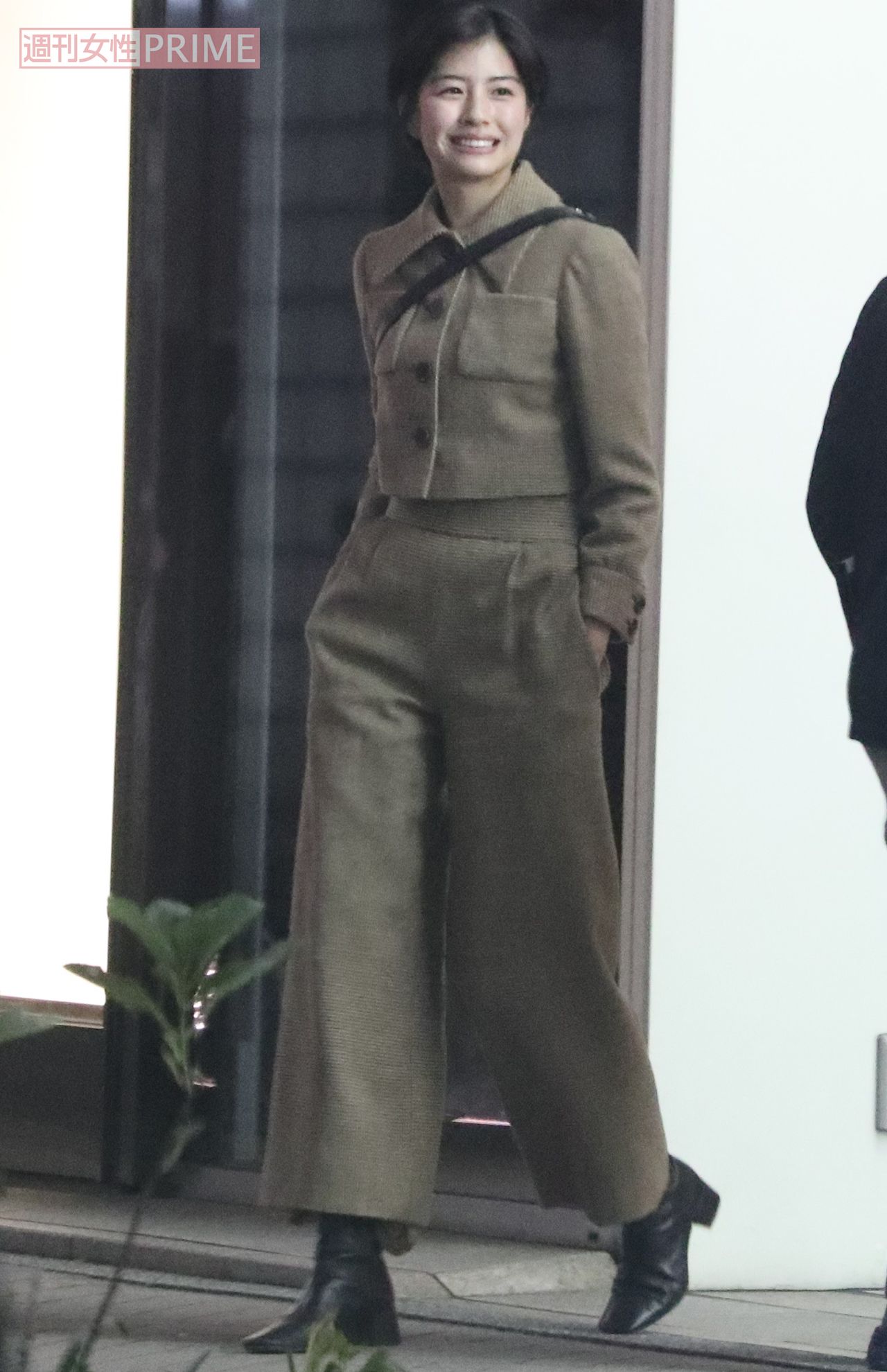 スタイルのよさもうかがえる佐久間由衣