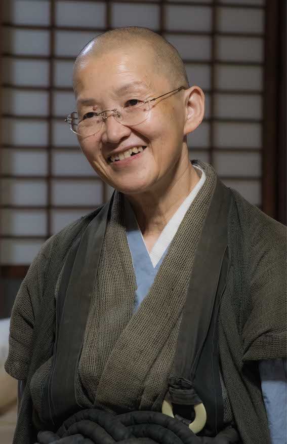 松山照紀さん…1962年生まれ。臨済宗妙心寺派松壽山不徹寺住職。48歳で出家し現在は尼僧庵不徹寺の庵主を務める。懐石勉強会、お香の会、被災地支援、修行体験の受け入れなど、活動は多岐にわたる。