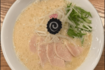 『METRORAMEN』で提供されていたラーメン。レア調理の鶏チャーシューが人気だった(『食べログ』より)