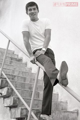 渡哲也さんは、「浅丘ルリ子100本記念の相手役募集」でスカウトされて芸能界入り。1965年に映画『あばれ騎士道』でデビューした当時の初々しい1枚　撮影／本誌写真班