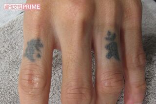 後藤祐樹さんの指に入っているタトゥー
