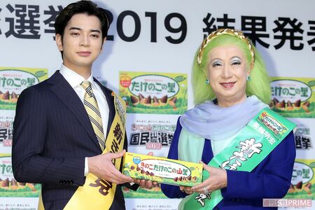 きのこの山・たけのこの里国民総選挙結果発表＆新CM発表会での嵐・松本潤と美輪明宏（'19年12月）