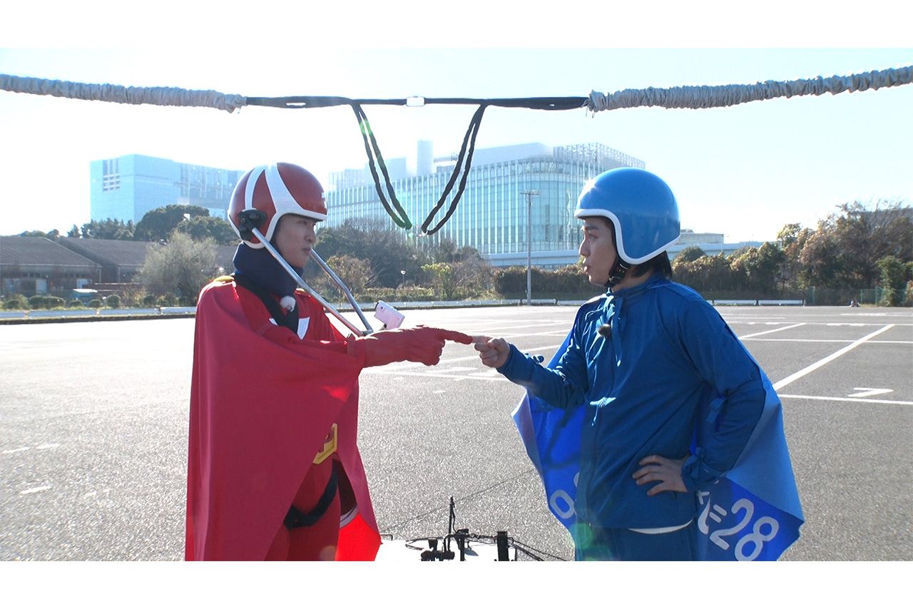 Snow Man向井康二扮する『マッサマン』（左）と、Travis Japan松田元太扮する『マツダマン』（『芸能人が本気で考えた！ドッキリGP』番組公式Ｘより）