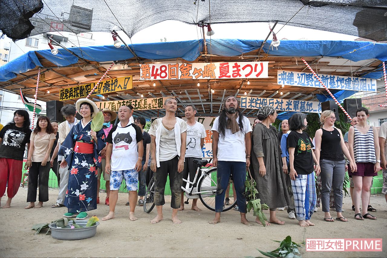 夏祭り本番、ソケリッサ！とダンスを披露。最終日は釜ヶ崎芸術大学の合唱発表会が恒例で「バラバラのハーモニー」をみんな楽しみにしている