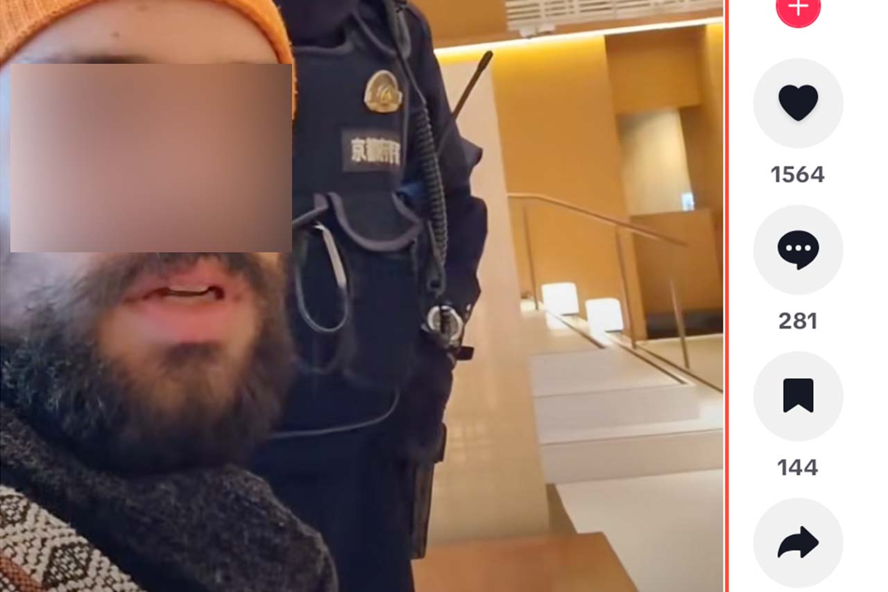 tiktokなどにアップされている問題の動画。髭をたくわえた外国人男性に警察官が退去を求める