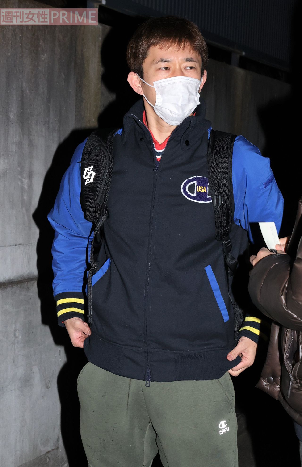 仕事終わりに直撃取材に答える森渉