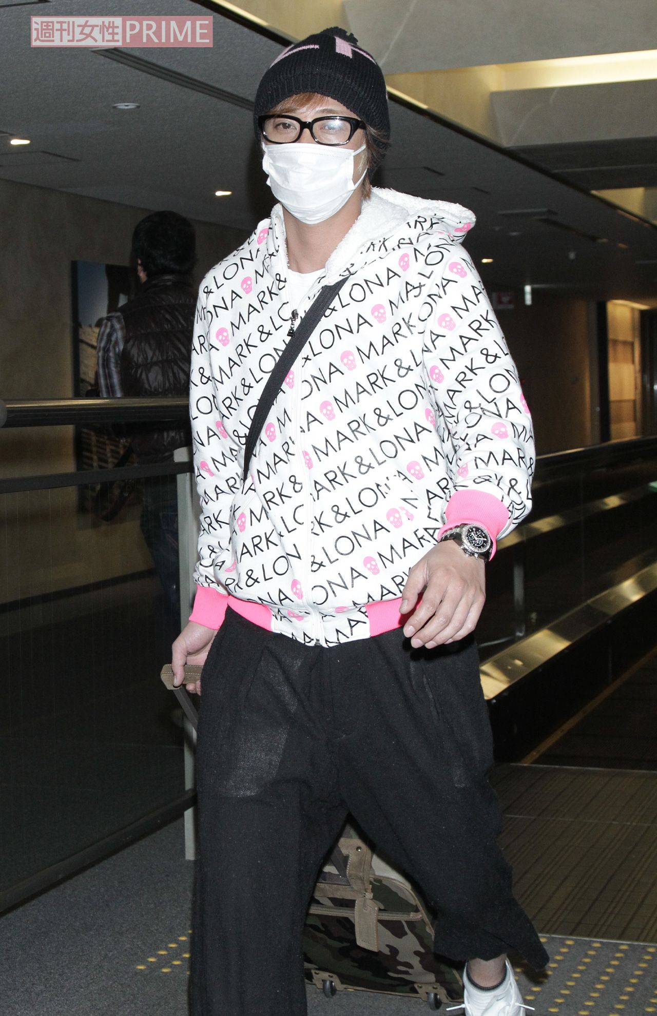 中居正広（2012年、成田空港）