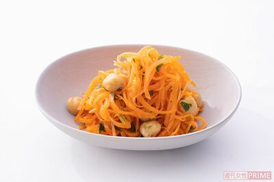 さっぱりとした味で口直しにピッタリ「ひよこ豆入りキャロットラペ」調理／みないきぬこ　スタイリング／中村弘子　撮影／廣瀬靖士