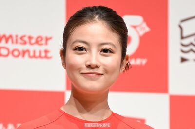 今田美桜、雑誌『an・an』の表紙で可憐なヒロインから“イケメン”に激変、ファンを射抜く「クールな視線」…