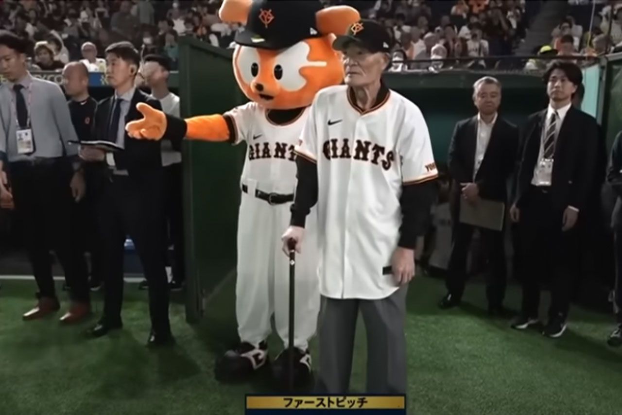 『王貞治デー』のファーストピッチに登場した張本勲（DRAMATIC BASEBALL 2024公式チャンネルより）