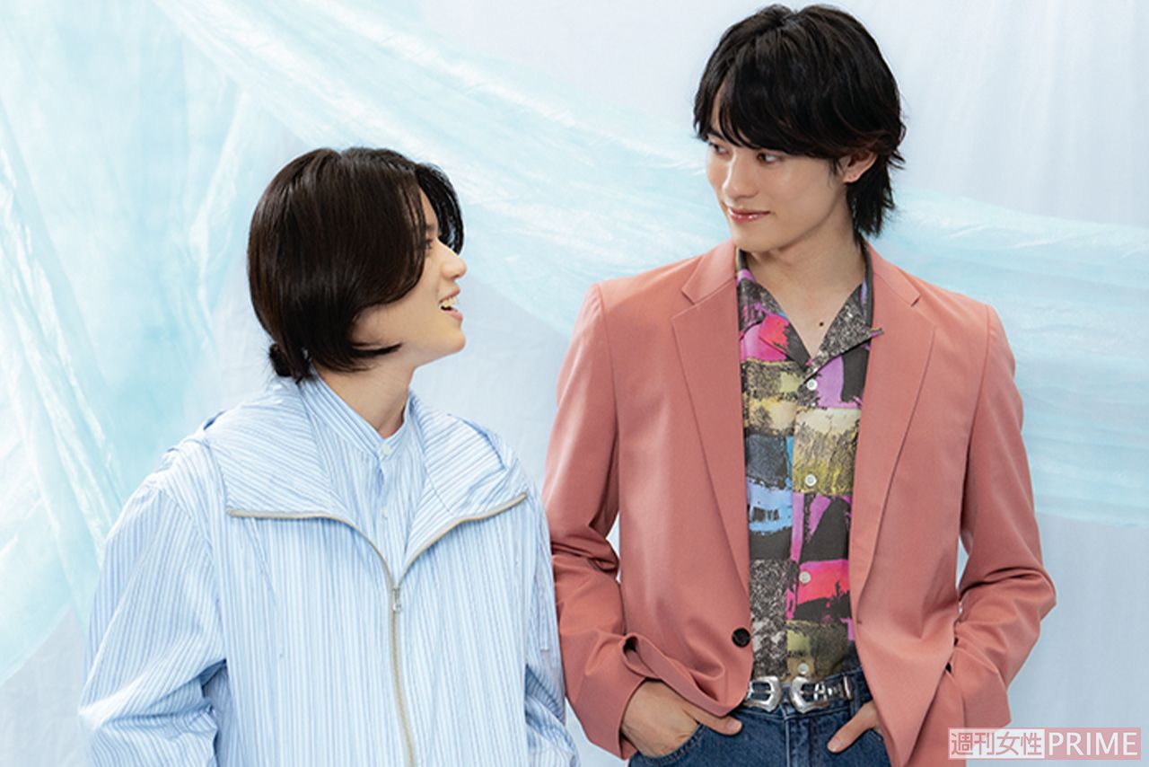 前田拳太郎、奥智哉　撮影／伊藤和幸　ヘアメイク／yuto【前田】、西岡達也（ラインヴァント）【奥】スタイリング／石橋修一【前田】、カワセ136（Yolken）【奥】