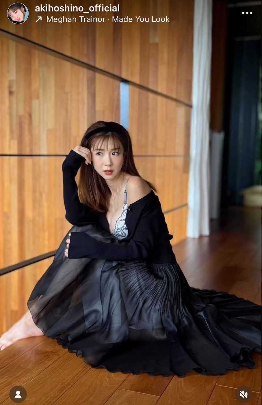 シャツをはだけさせて下着を露出したようなショットなど、“グラビア時代”を彷彿とさせるようなオフショットを公開したほしのあき（本人のインスタグラムより）